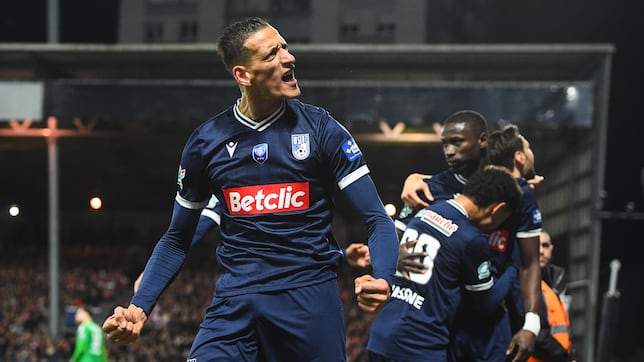 De vender camisetas del PSG a retarles por un título