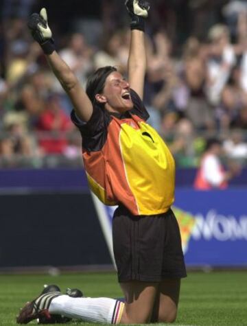 Silke Rottenberg es una de las porteras más grandes de la historia del fútbol femenino alemán, internacional en más de 100 ocasiones. Actualmente es entrenadora de porteras