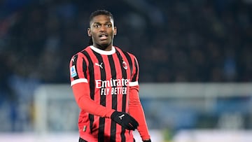 Soccer Football - Serie A - Como v AC Milan - Stadio Giuseppe Sinigaglia, Como, Italy - January 14, 2025 AC Milan's Rafael Leao reacts REUTERS/Daniele Mascolo