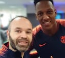 Andrés Iniesta felicita a Yerry Mina por debut en el Barcelona