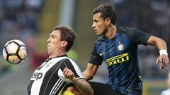 Mandzukic y Jeison Murillo, durante el Inter-Juventus de la &uacute;ltima jornada de la Serie A.