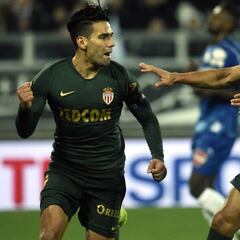 Falcao anota doblete y saca al Mónaco del descenso directo