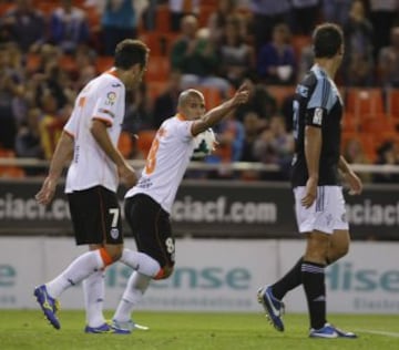 1-1. Feghouli celebra el gol del empate. 