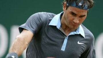 El suizo Stanislas Wawrinka ha vencido a su compatriota Roger Federer en los cuartos de final del Masters 1000 de Montecarlo por 6-4 y 7-5, por lo que el número 2 del mundo queda eliminado del primer torneo sobre tierra batida de la temporada.