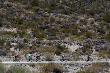 Fernando Gaviria ganó la cuarta etapa de la carrera argentina. Se impuso en el embalaje ante Peter Sagan y celebró por primera vez con el Movistar Team.