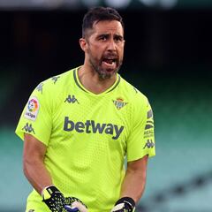 Bravo y Aránguiz festejan: Betis y Leverkusen triunfan en la Europa League