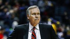 Los Lakers mantendrían a Mike D'Antoni un año más