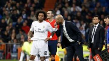 Marcelo escucha las órdenes de Zidane.