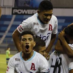 ¿Cómo le ha ido a equipos de El Salvador contra mexicanos?