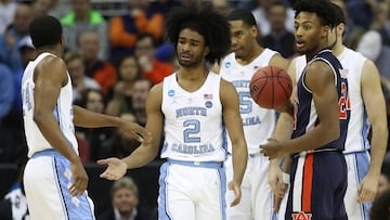 KANSAS CITY, MISSOURI - MARCH 29: Coby White #2 of the North Carolina Tar Heels reacts with teammates during the 2019 NCAA Basketball Tournament Midwest Regional against the Auburn Tigers at Sprint Center on March 29, 2019 in Kansas City, Missouri. Christian Petersen/Getty Images/AFP
== FOR NEWSPAPERS, INTERNET, TELCOS & TELEVISION USE ONLY ==