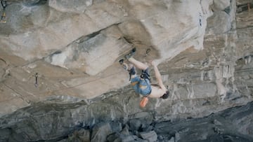 Adam Ondra en el último tramo de Silence