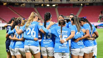 Jugadoras de Cruz Azul femenil previo al partido contra Chivas.