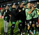 Joaquín guía la fiesta del Betis