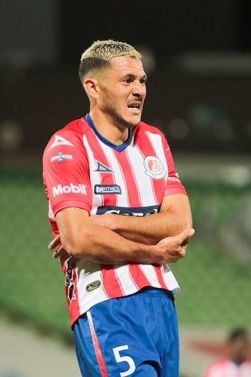 El defensa argentino llegó a Atlético de San Luis como refuerzo para el Guardianes 2020. Ramiro González venía de un paso bueno a secas con el Club León y estaba llamado a ser el líder de la defensa tunera. Este cuadro terminó en el último lugar de la tabla general y su zona baja fue la que recibió más anotaciones en las 17 fechas (35 goles en contra). González jugó 14 partidos como titular y metió tres goles. 