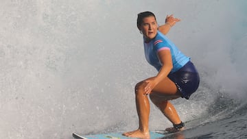 Paris 2024 Olympics - Surfing - Women's Quarterfinals - Heat 4 - Teahupo'o, Tahiti, French Polynesia - August 1, 2024. Brisa Hennessy of Costa Rica in action during Heat 4. REUTERS/Carlos Barria