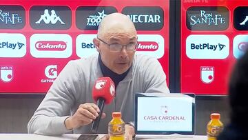 Alfredo Arias explica el trabajo de los laterales de Santa Fe