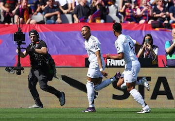 Kylian Mbapp celebra el 0-1 de penalti. 