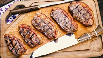 La pica?a es un corte de carne de res muy popular en Brasil. Se encuentra en la parte superior de la cadera, a ambos lados de la espina dorsal, y se caracteriza por su forma triangular y una capa de grasa en la parte superior que le aporta sabor y jugosidad.