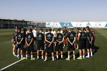 Real Madrid remember the victims