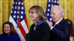 Ledecky recibe la medalla de Biden-