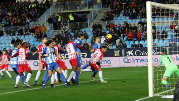 El Málaga - Almeria dejó ver muchos huecos en las gradas de La Rosaleda.