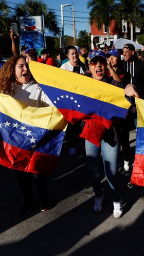 El bombardeo de Estados Unidos sobre Venezuela concluyó con la captura de Nicolás Maduro. La acción militar ya es celebrada en Florida por la diáspora venezolana.