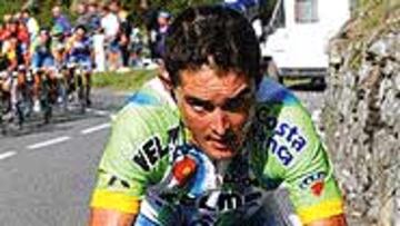 <B>EL TESÓN.</B> Óscar Sevilla ayer durante un ataque en la etapa de Cauterets.