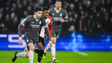 El atacante estadounidense no tuvo su mejor partido en el primer choque de la eliminatoria frente al Feyenoord.
