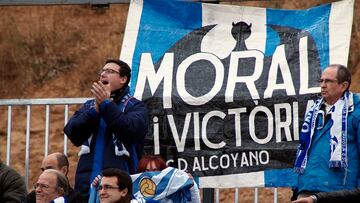 13/11/11 Partido segunda division Deportivo Guadalajara - Alcoyano 
  Afición del Alcoyano en la grada del campo Pedro Escartín seguidores