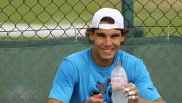 <b>VERDE. </b>Rafa Nadal se entrenó ayer en la hierba del All England.