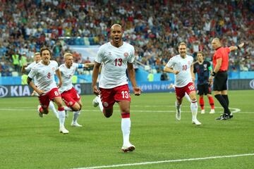 0-1. Mathias Jorgensen celebr¨® el primer gol.