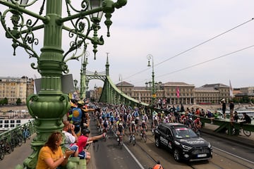 El pelotón durante la primera etapa del Giro de Italia 2022.