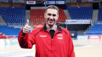 Jota Cuspinera debuta como entrenador asistente en Laboral Kutxa.