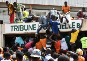 La ciudad de Abidjan se llenó de una multitud de marfileños deseosos de ver a su selección como campeones de África.