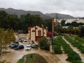 La recomendación de la DGT si te pilla una riada mientras estás en el coche: lo que no debes hacer