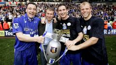 FILE PHOTO: Football - Bolton Wanderers v Chelsea - FA Barclays Premiership  - The Reebok Stadium, Bolton, Britain - April 30, 2005  Chelsea&#039;s John Terry, Roman Abramovich, Frank Lampard and Eidur Gudjohnsen celebrate winning the premier league   Act