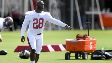 El producto de LSU fue puesto en libertad por los Jaguars debido a sus constantes problemas de disciplina y poco después se unió al bando de Tom Brady.