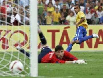 Dani Alves marcó en la Final de Copa América ante Argentina. Brasil ganó 3-0 a Argentina en la edición que se jugó en Venezuela.