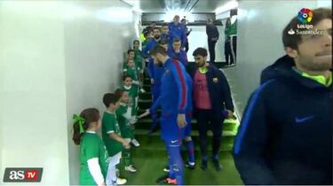 Piqué shows caring side and is a big hit with Betis kids