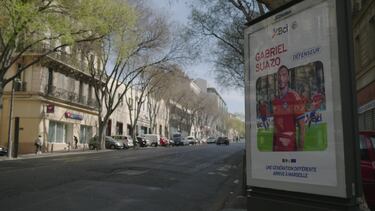 Las imágenes de los jugadores de la Roja en las calles de Marsella son tendencia en Francia