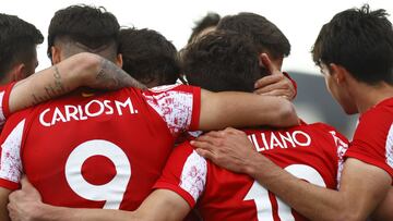 los jugadores del Atleti B celebran un gol. 