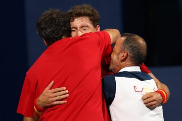 El tenista español Pablo Carreño se aseguró jugar por una medalla en los Juegos Olímpicos de Tokio después de tumbar al número dos del mundo, Daniil Medvedev, por 6-2 y 7-6 (5) en 1h:43.