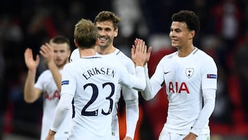 Soccer Football - Champions League - Tottenham Hotspur vs Real Madrid - Wembley Stadium, London, Britain - November 1, 2017 Tottenham's Dele Alli celebrates with Christian Eriksen and Fernando Llorente after the match REUTERS/Dylan Martinez