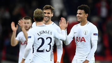 Soccer Football - Champions League - Tottenham Hotspur vs Real Madrid - Wembley Stadium, London, Britain - November 1, 2017   Tottenham&#039;s Dele Alli celebrates with Christian Eriksen and Fernando Llorente after the match    REUTERS/Dylan Martinez