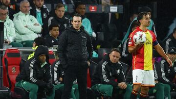 Soccer Football - UEFA Europa League - Go Ahead Eagles v Aston Villa - De Adelaarshorst, Deventer, Netherlands - October 23, 2025 Aston Villa manager Unai Emery looks on REUTERS/Piroschka Van De Wouw