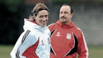 <b>ALEGRÍA. </b>Torres, muy sonriente, se entrena ayer ante su técnico,  el también madrileño Rafa Benítez.