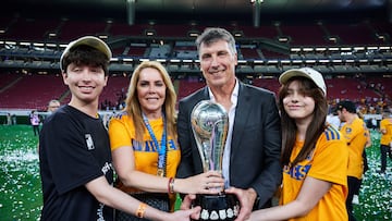 Robert Siboldi head coach of Tigres with the Champion Trophy during the game Guadalajara vs Tigres UANL, corresponding to second leg match of great final of the Torneo Clausura 2023 of the Liga BBVA MX, at Akron Stadium, on May 28, 2023.

<br><br>

Robert Siboldi Director Tecnico de Tigres con el Trofeo de Campeon durante el partido Guadalajara vs Tigres UANL, Correspondiente al partido de Vuelta de la Gran final del Torneo Clausura 2023 de la Liga BBVA MX, en el Estadio Akron, el 28 de Mayo de 2023.