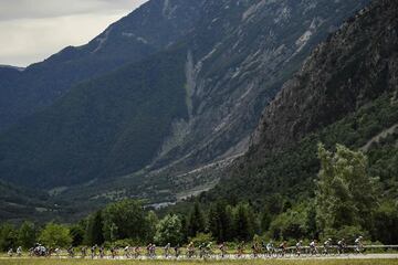 El pelotón durante la 17ª etapa del Tour de Francia de 2017.