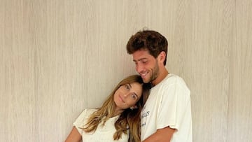 Imagen de Sergi Roberto, Coral Simanovich y Kaia.