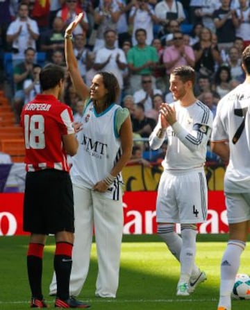 Saque de honor a cargo de Amaya Valdemoro.